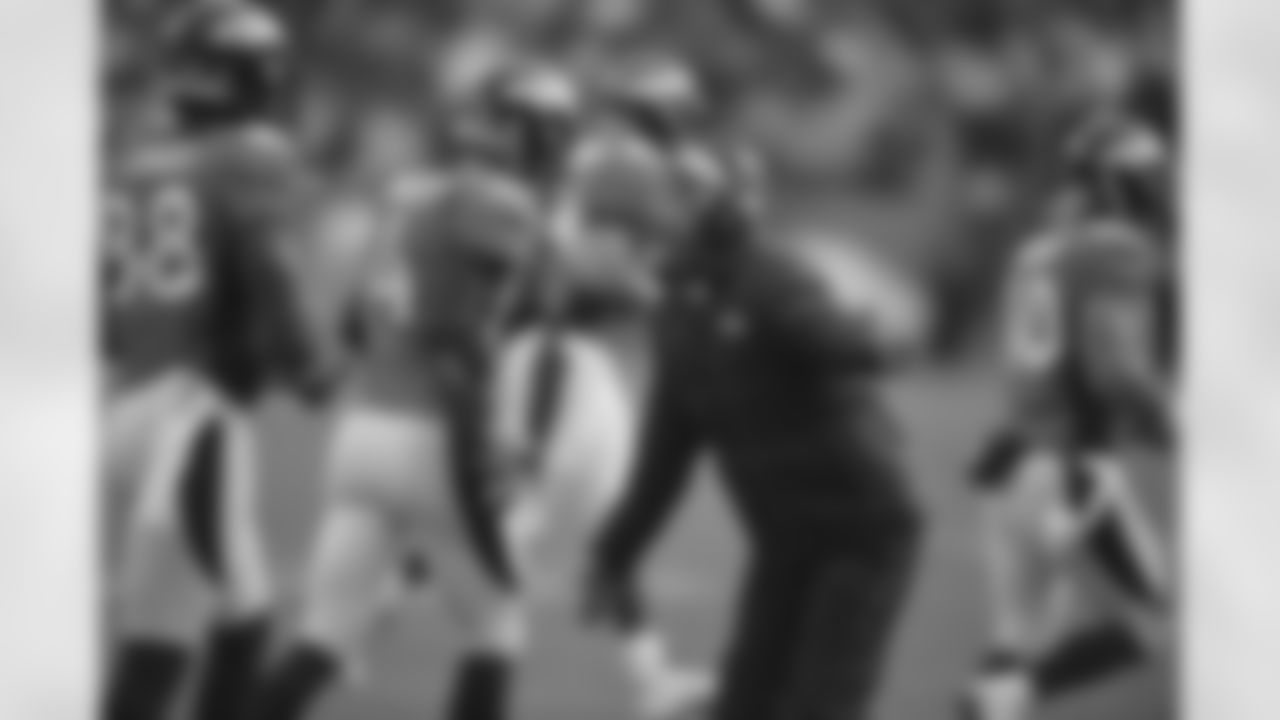 Head Coach John Fox welcomes his offensive players to the sideline.