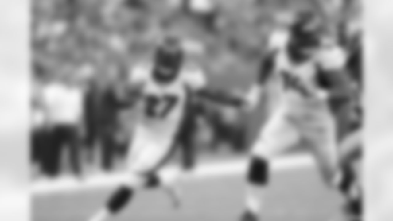 Knowshon Moreno races around the corner for his first touchdown.