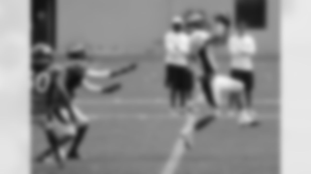 WR Brandon Stokley makes a catch during the two-minute drill.