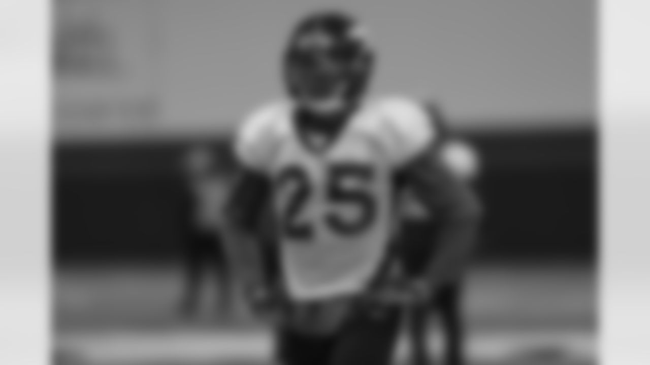 Chris Harris Jr. during practice in the Pat Bowlen Fieldhouse at UCHealth Training Center on November 7, 2018.