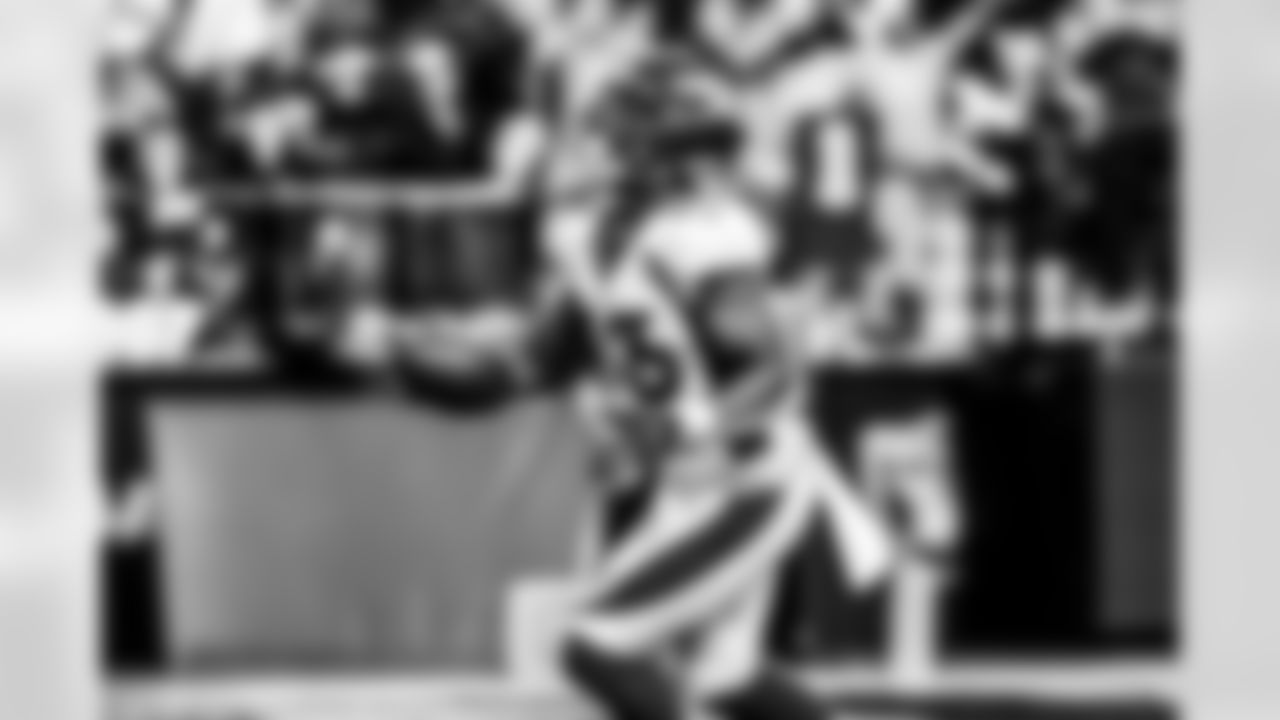 Javonte Williams during the Broncos' Week 16 game against the Las Vegas Raiders at Allegiant Stadium in Las Vegas, Nevada on December 26, 2021. (Photo by David Dermer)