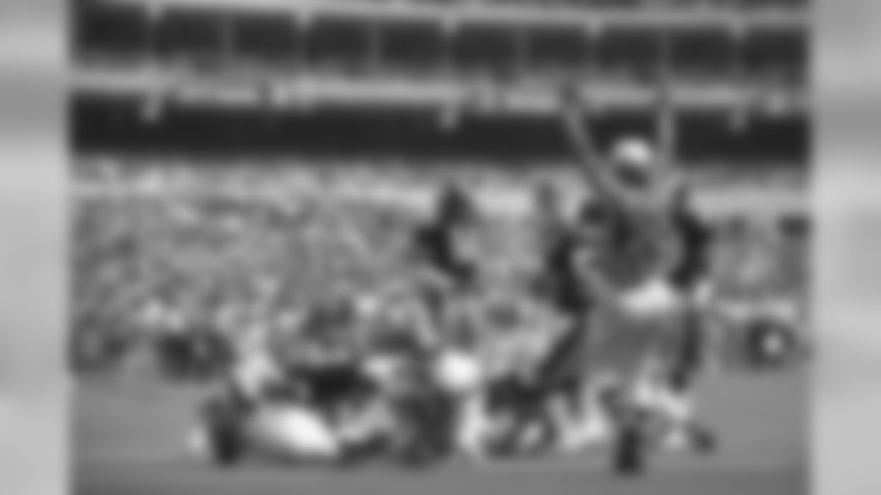 Running back Sammy Winder scores a touchdown during a September 4, 1983 win (14-10) over the Steelers in Pittsburgh.