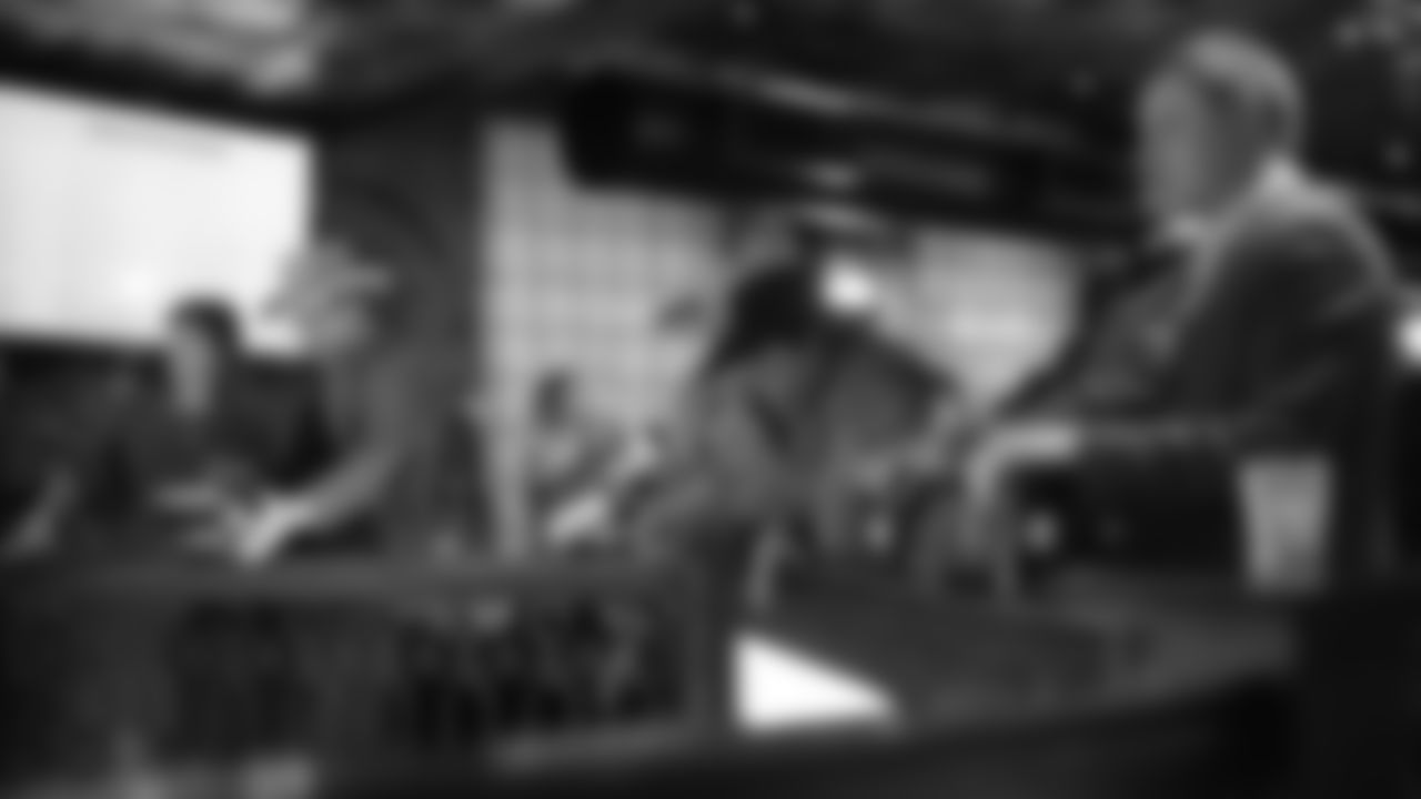 Patrons at Von's Vision's Western Round-Up on November 11, 2019. (Photo by Ben Swanson)