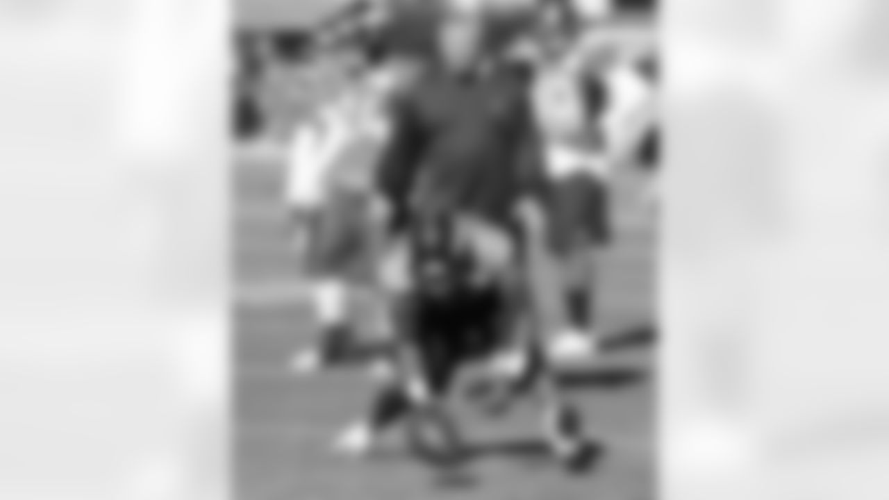 CB Tracy Porter scoops up a fumble during a drill.