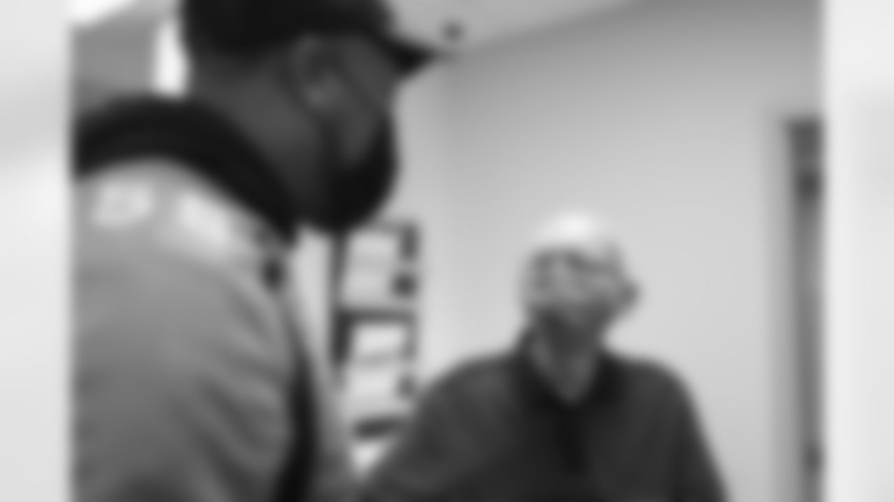 Bradley Chubb during a visit to patients and staff on Tuesday, September 27, 2022 at UCHealth in Aurora, Colorado.
Photo by Gabriel Christus/Denver Broncos