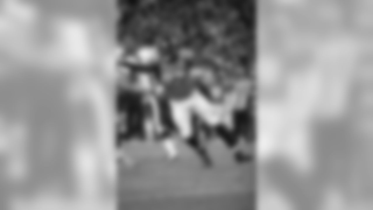 defensive tackle Malik Jackson (97)