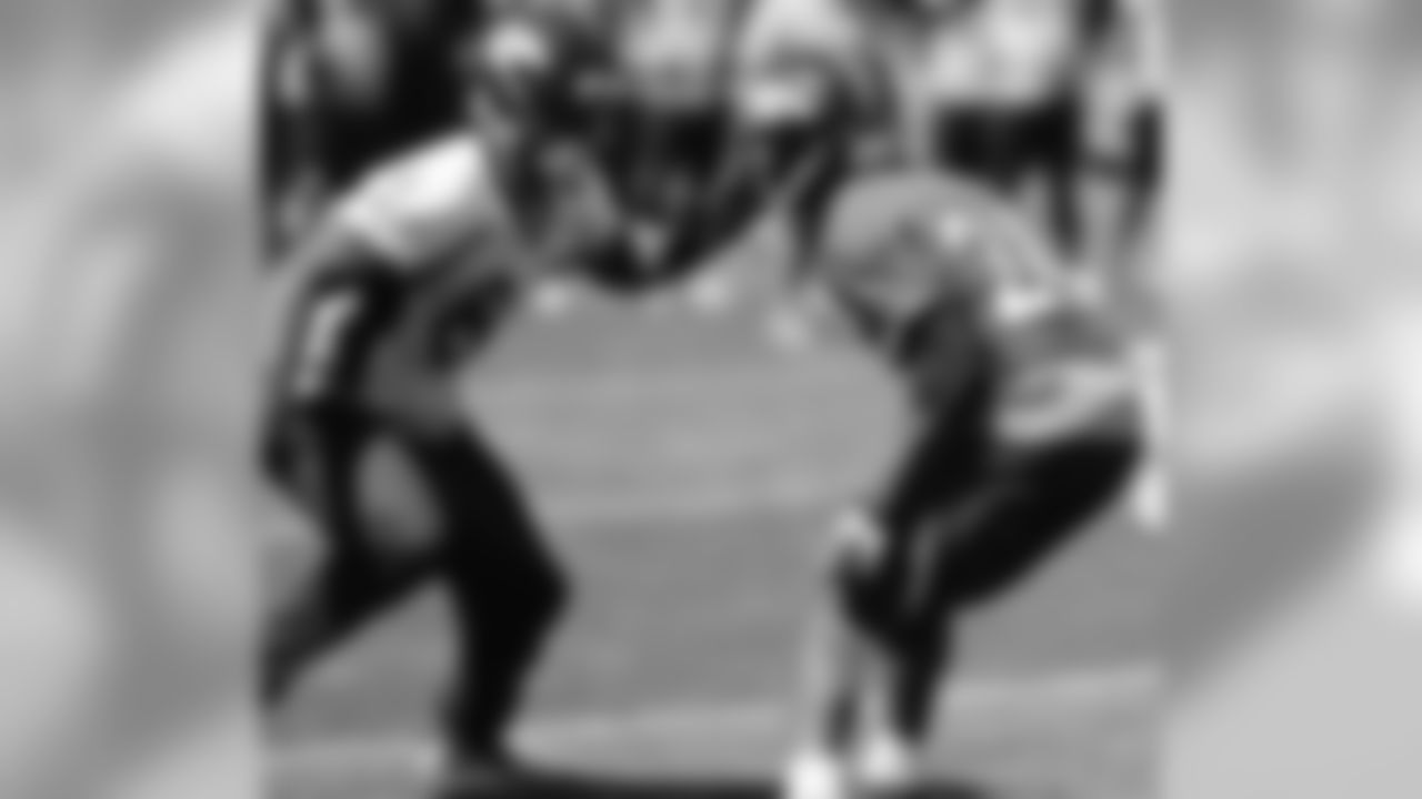 Bailey defends Demaryius Thomas.