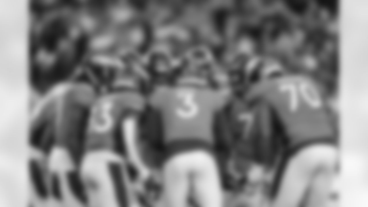 Drew Lock, Jerry Jeudy, Javonte Williams, Bobby Massie and others during the Broncos' Week 15 game against the Cincinnati Bengals at Empower Field at Mile High in Denver, Colorado on December 19, 2021. (Photo by Gabriel Christus)