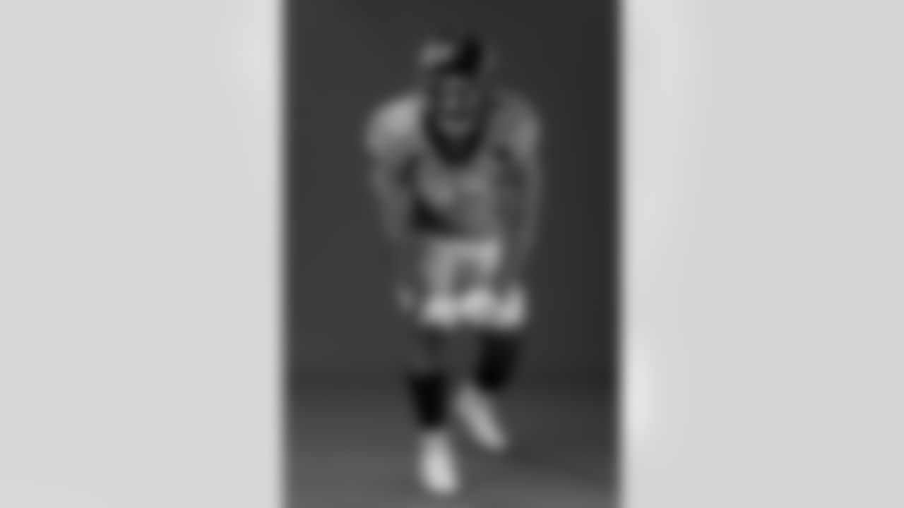 Dre'Mont Jones poses for a portrait on media day on June 14, 2021. Photo by Gabriel Christus