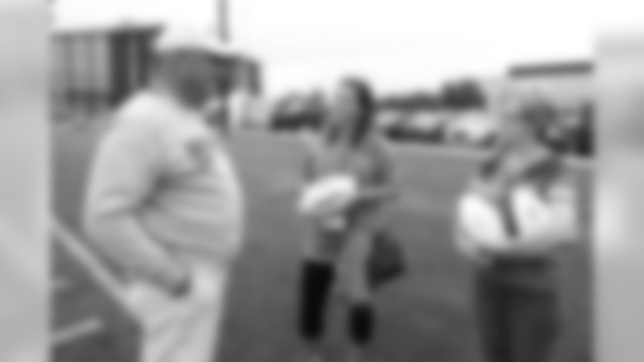 Vic Fangio meets Sarah Lindsay, a Gold Star wife, after practice in Englewood, Colorado, August 21, 2019.
Photo by Gabriel Christus