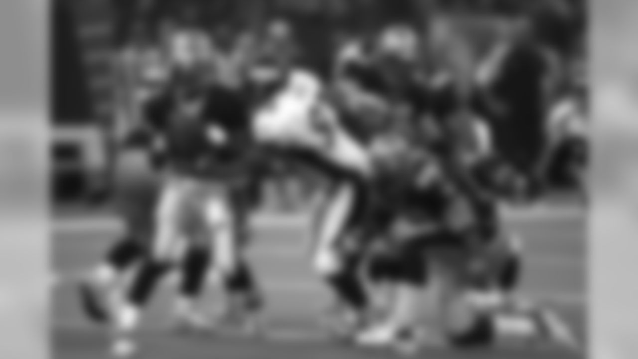 Trevor Pryce makes a sack against the New Orleans Saints at Louisiana Superdome in New Orleans, LA on December 3, 2000.