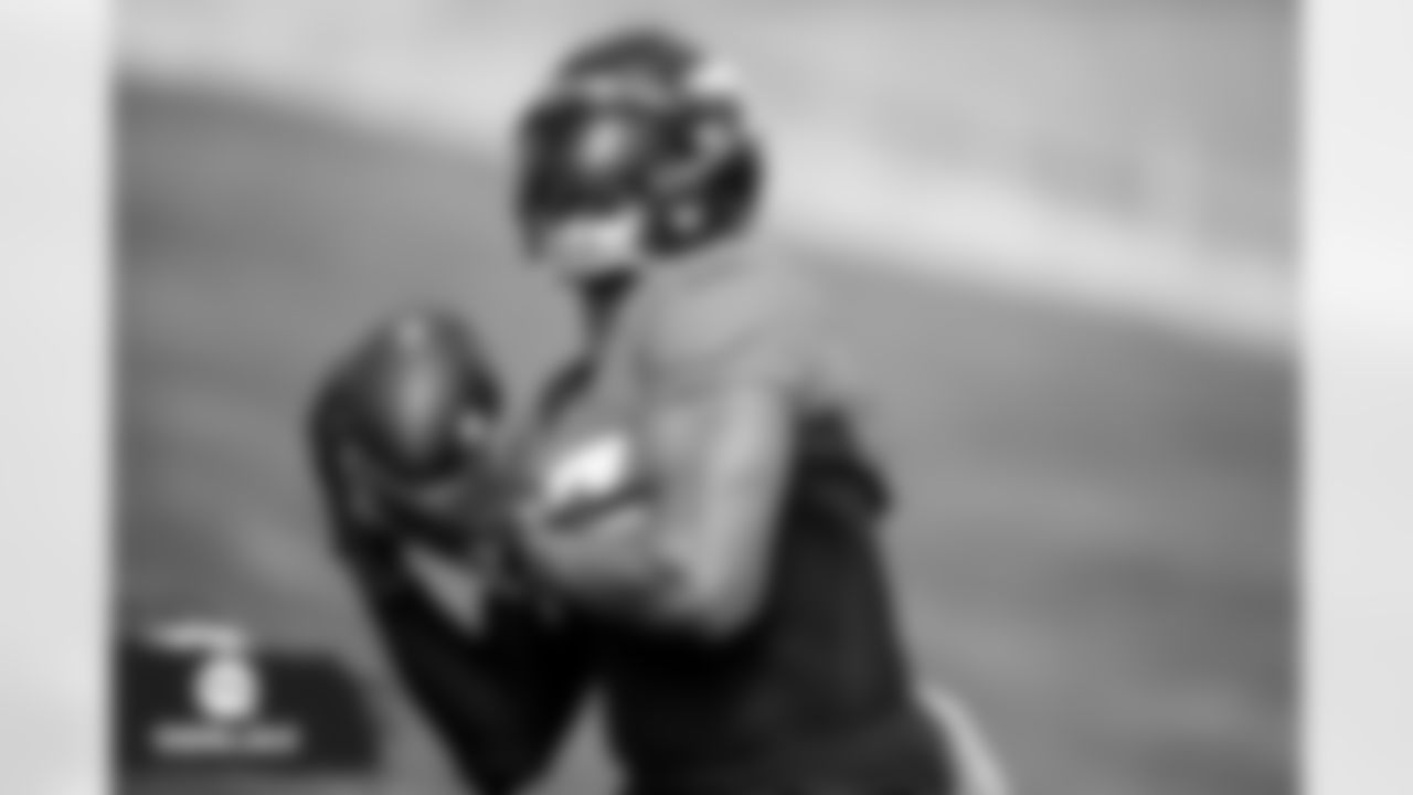Noah Fant during practice at UCHealth Training Center in Englewood, Colorado on September 17, 2021. (Photo by Ben Swanson)