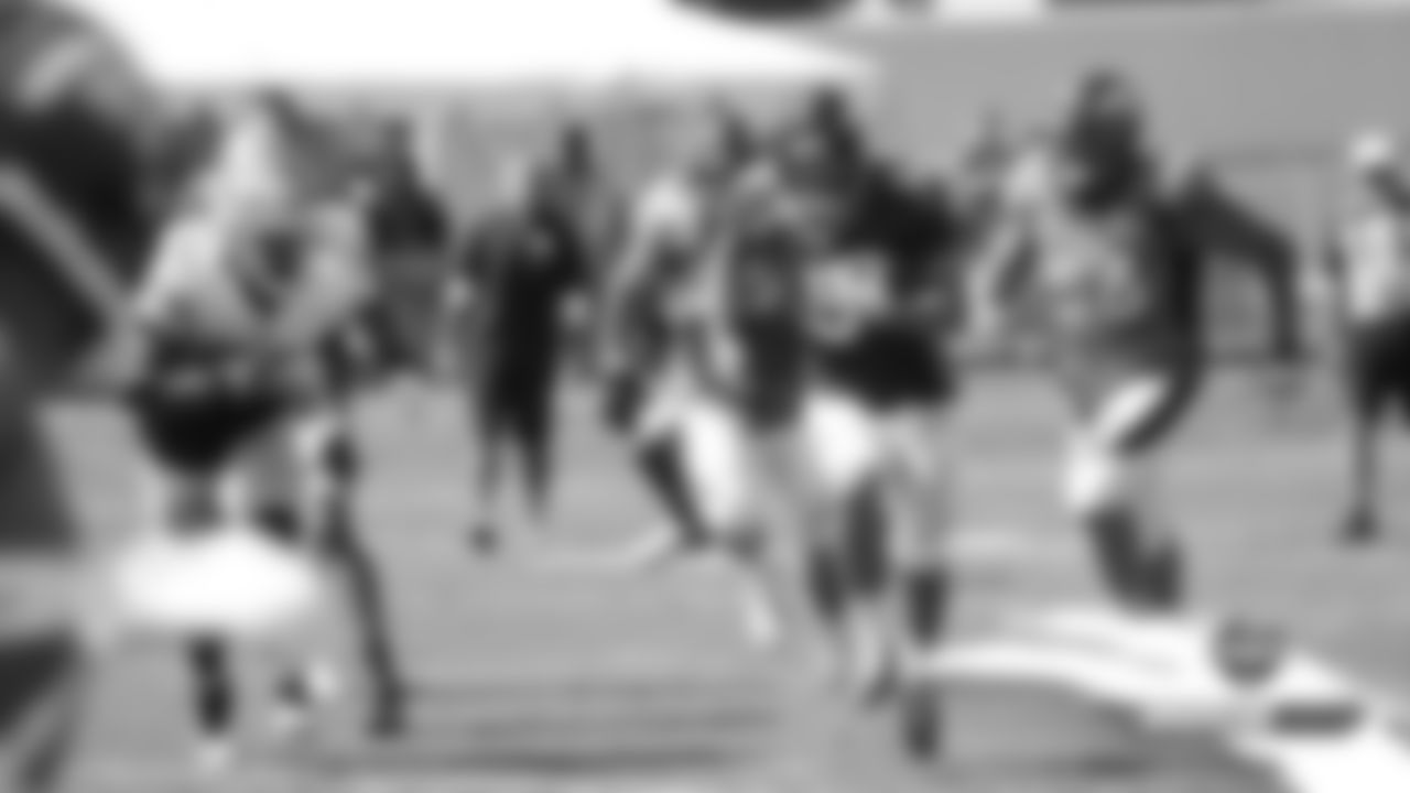 Joe Flacco scrambles at a joint practice with the San Francisco 49ers on the 19th day of training camp on August 16, 2019.