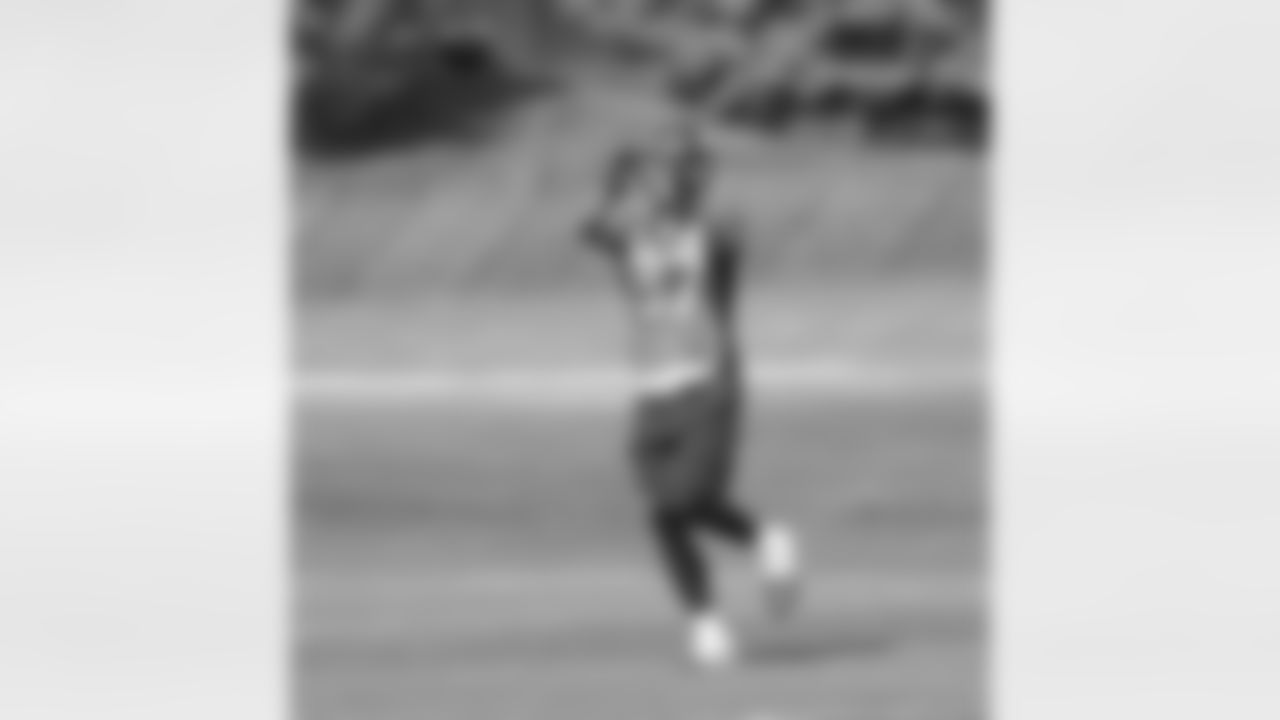 Decker turns back to make a catch.