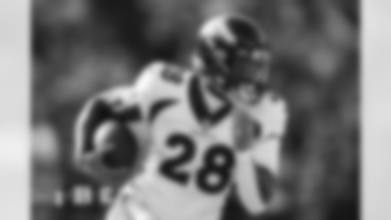 Latavius Murray during the Broncos' Week 17 game against the Kansas City Chiefs at GEHA Field at Arrowhead Stadium in Kansas City, Missouri on January 1, 2023. Photo by Gabriel Christus