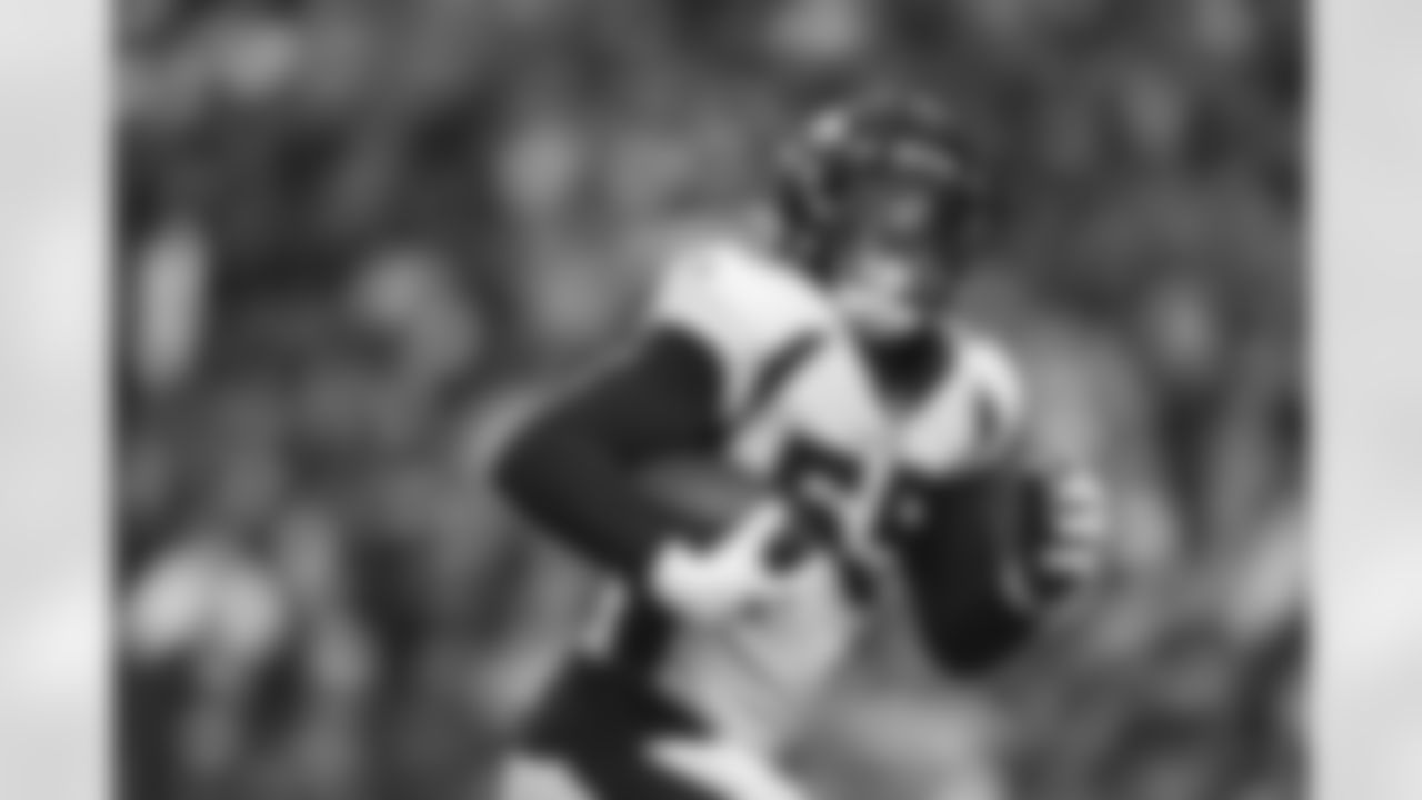 Denver Broncos linebacker Bradley Chubb (55) carries the ball after an interception during the NFL game against the Las Vegas Raiders on Sunday, December 26, 2021 at Allegiant Stadium in Las Vegas, Nevada.
Gabriel Christus