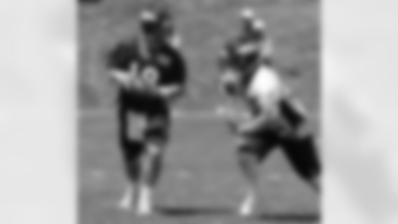 Manning hands off to Lance Ball.