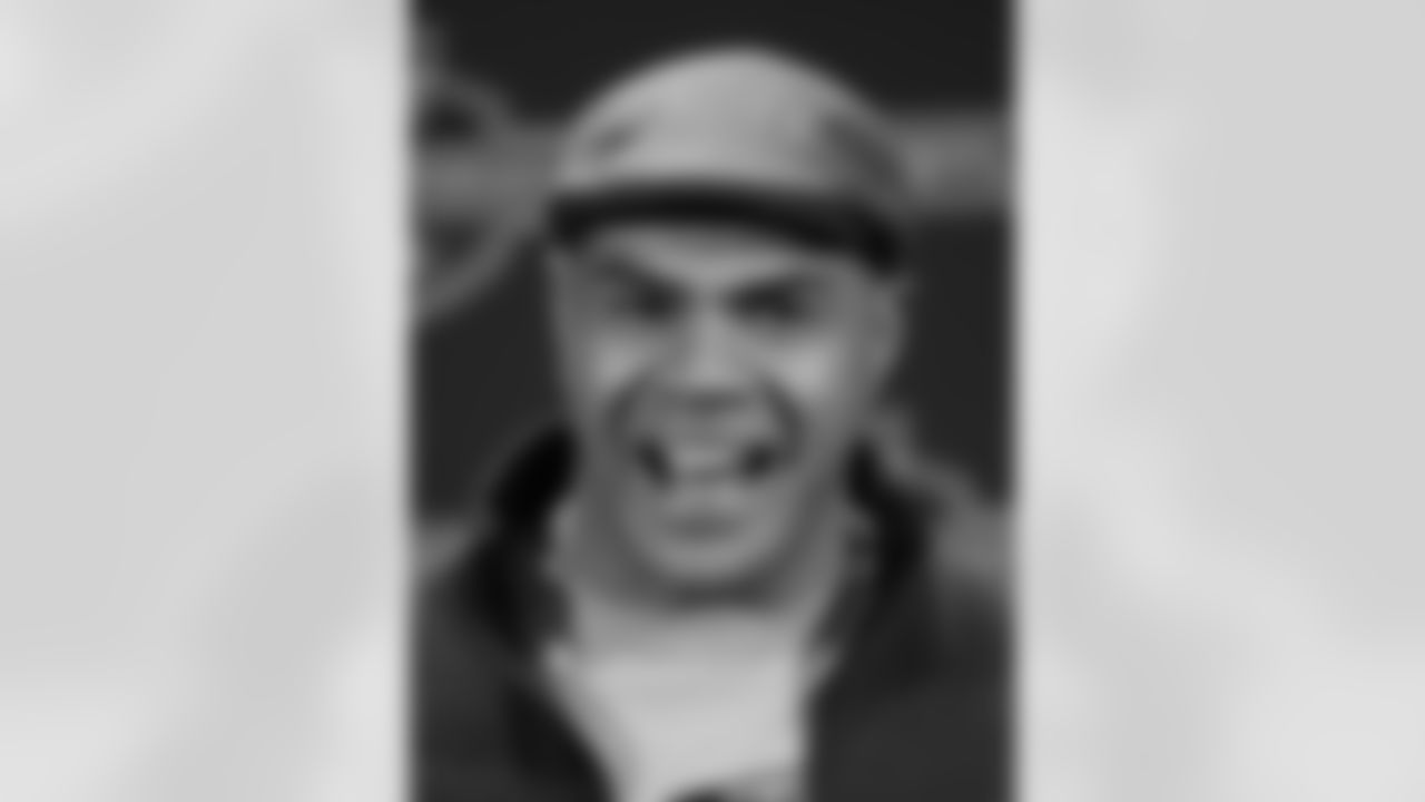 Junior Seau, a 12-time Pro Bowler and 10-time All-Pro passed away at the age of 43.