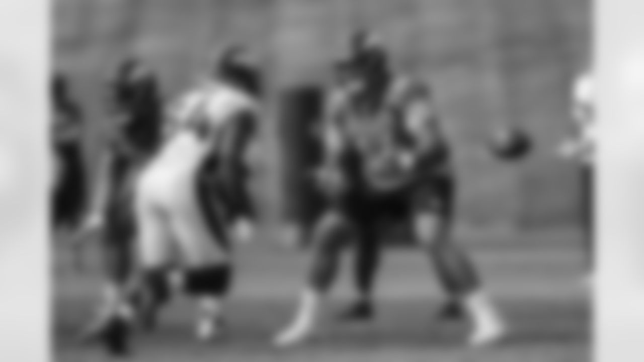 Dalton Risner prepares to block during the ninth training camp practice at UCHealth Training Center on August 24, 2020. (Photo by Ben Swanson)