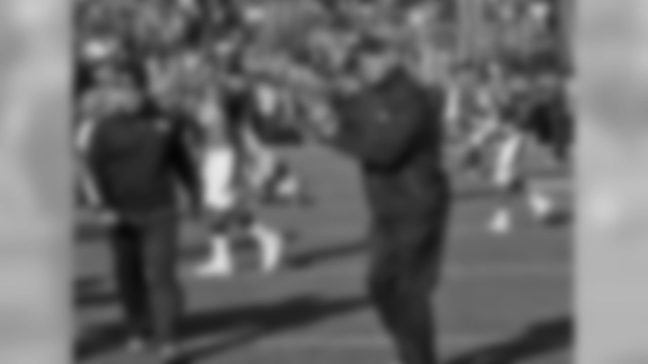 Fox encourages his players prior to kickoff Sunday against the Chiefs.