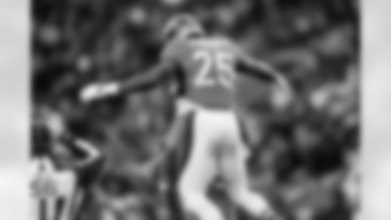 Melvin Gordon III during the Broncos' Week 8 game against the Washington Football Team at Empower Field at Mile High in Denver, Colorado on October 31, 2021. (Photo by Gabriel Christus)