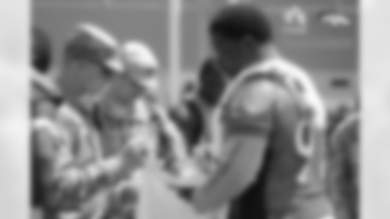Williams signs autographs.