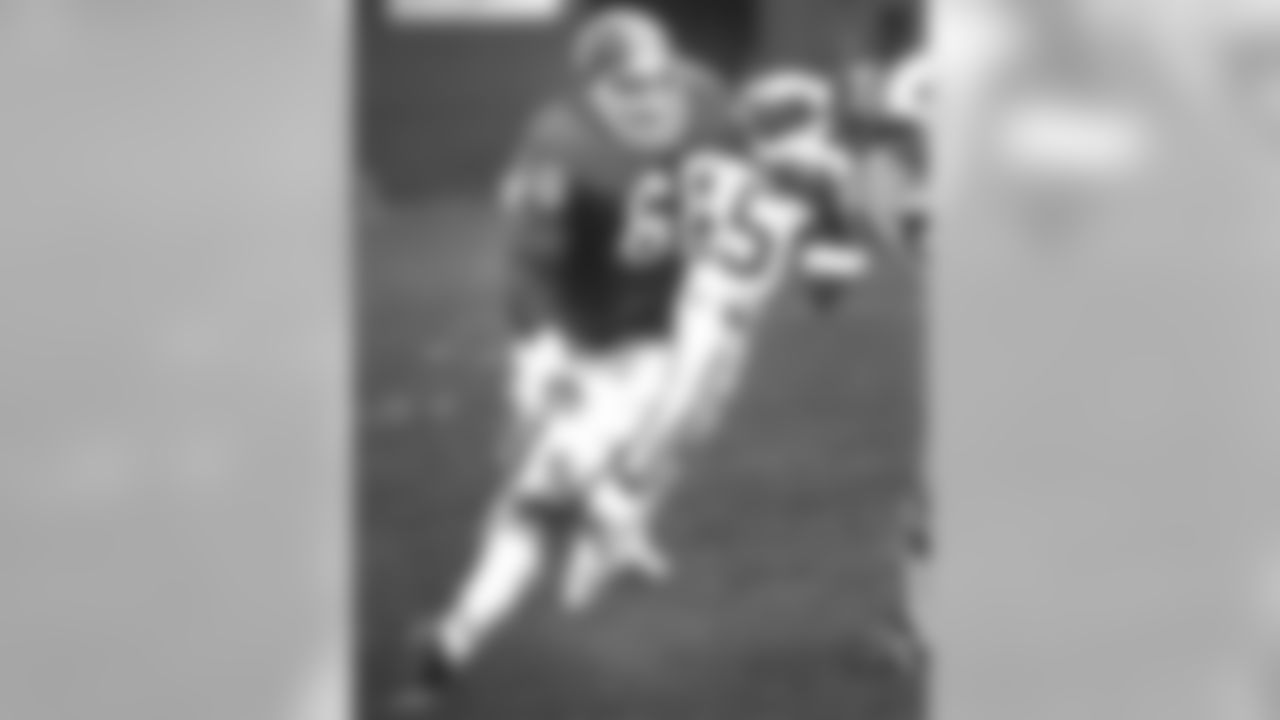 A member of the Broncos' Top 100 Team and the 50th Anniversary Team, Rubin Carter played for the Broncos for 12 seasons and was a key piece of the Orange Crush defense that led the team to its first Super Bowl appearance.