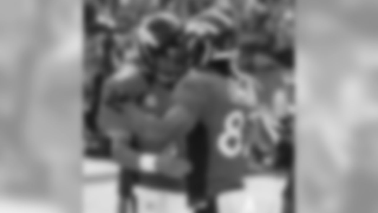 WR Eric Decker and QB Peyton Manning celebrate their 17-yard TD connection.