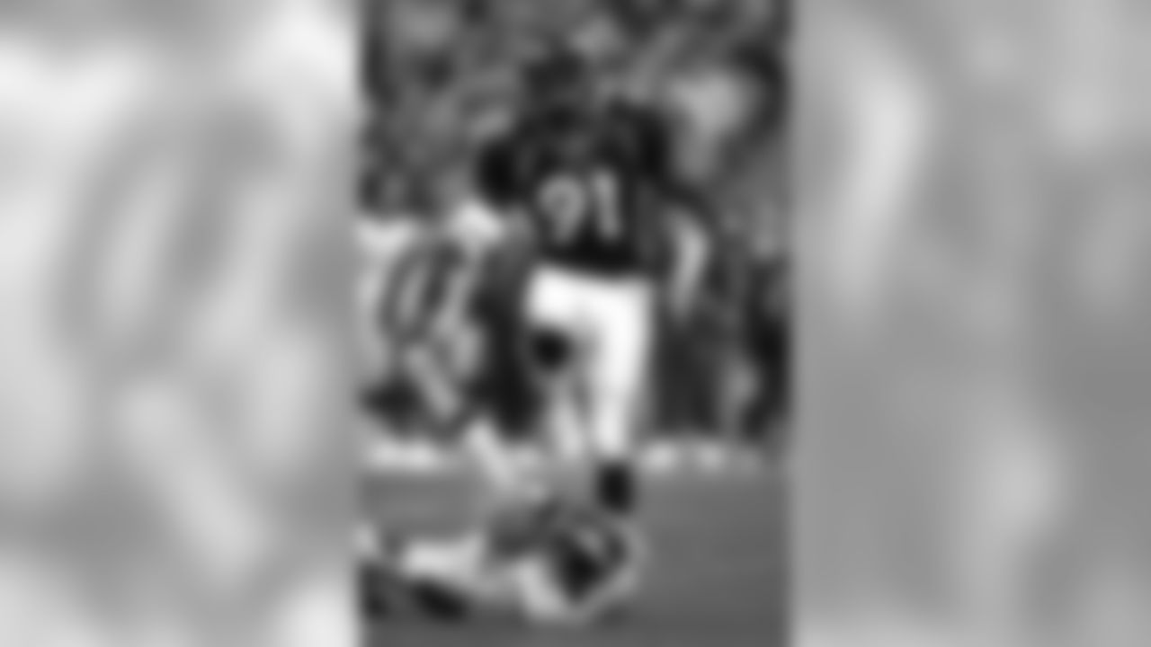 A member of the Broncos Top 100 Team, Alfred Williams played four seasons for the Broncos and helped lead the team to back-to-back Super Bowl victories. He recorded 28.5 sacks during his time in Denver and was a Pro Bowl and first-team All-Pro selection in 1996.