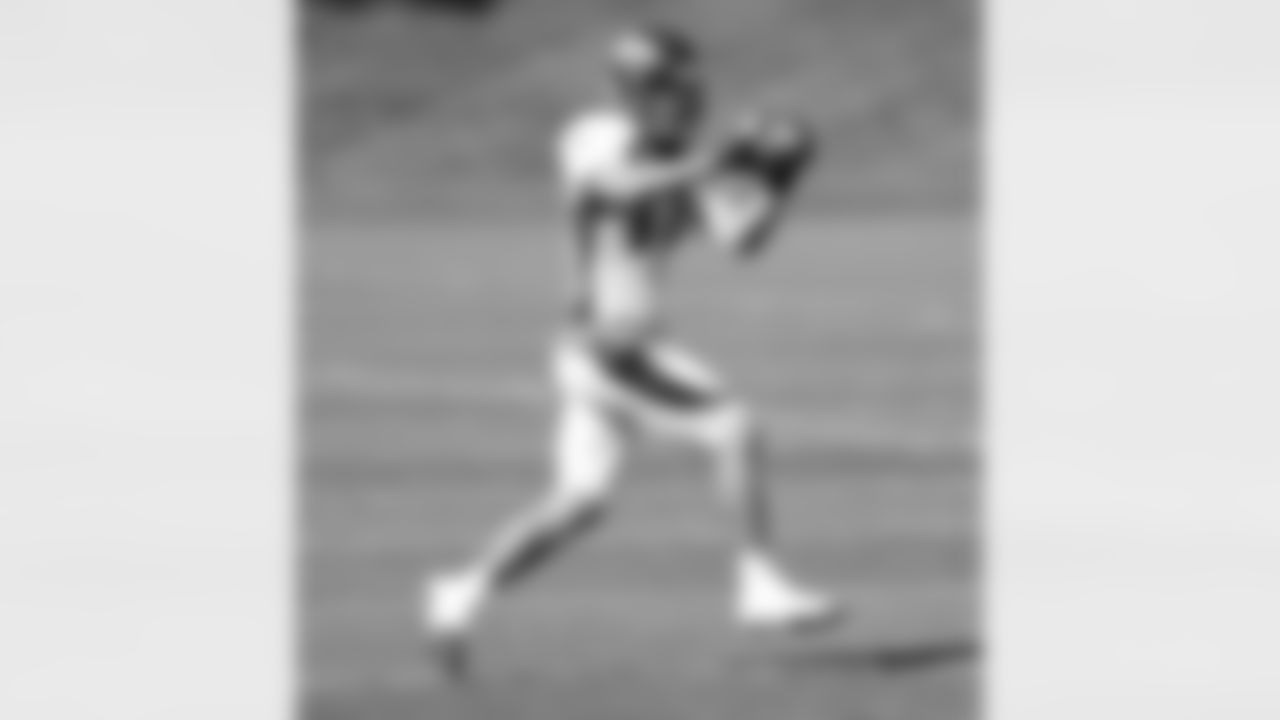 WR Brandon Stokley makes a catch.