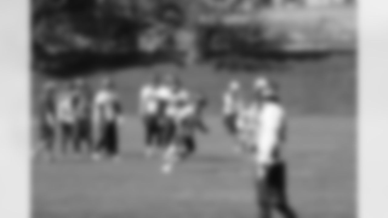 With Decker watching, Stokley runs a route.