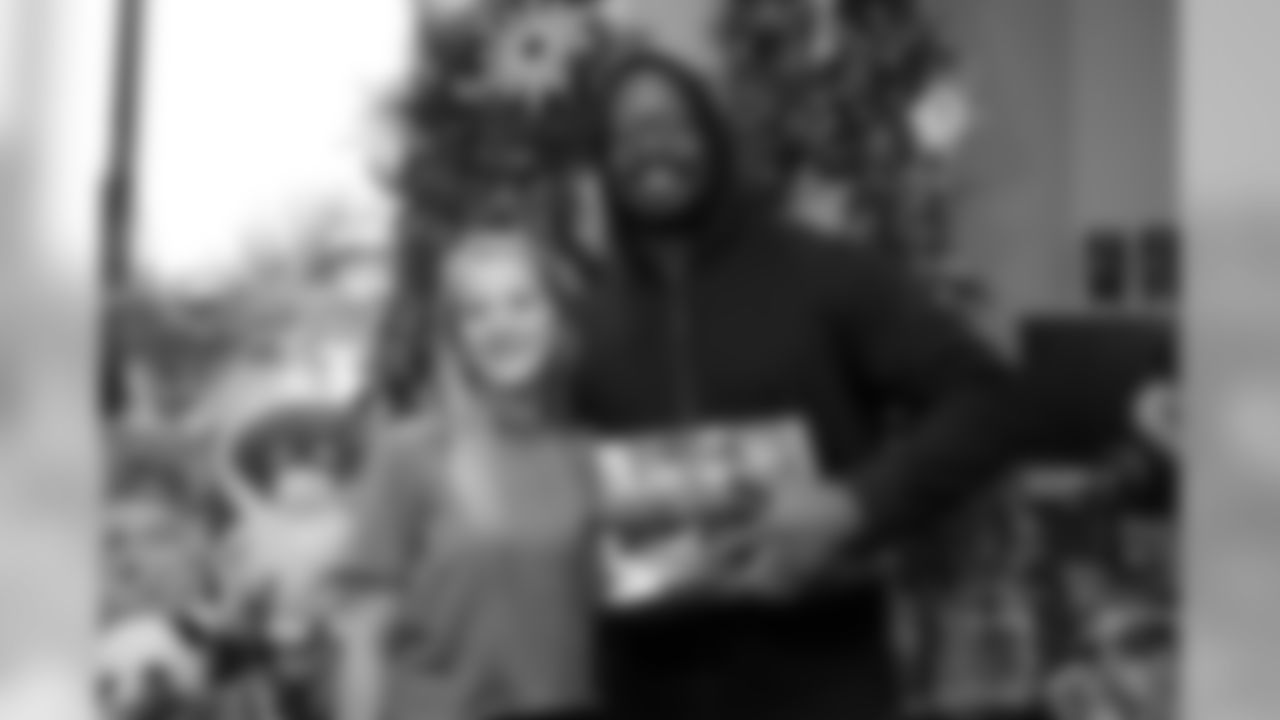 Von Miller takes photos with fans to help encourage donations at a toy drive for Boys & Girls Clubs of Metro Denver for the holidays on December 23, 2019. (Photo by Ben Swanson)
