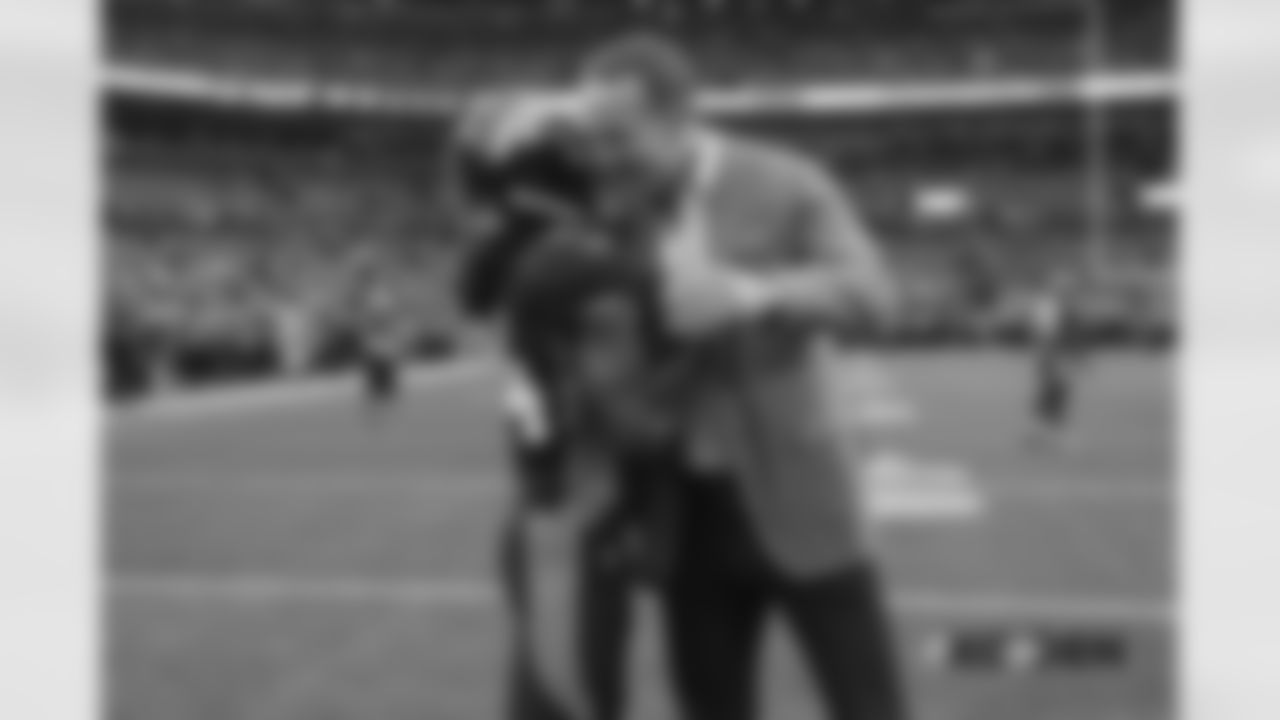 Adam Jones greets Peyton Manning during pregame warmups before the game against the Kansas City Chiefs at Broncos Stadium at Mile High on October 1, 2018.