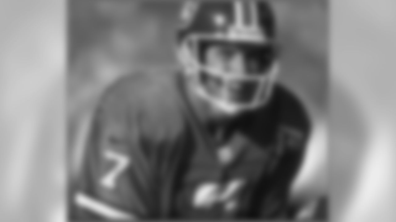 In 1996, Elway led the Broncos to a 13-3 record and their first division title in five years.