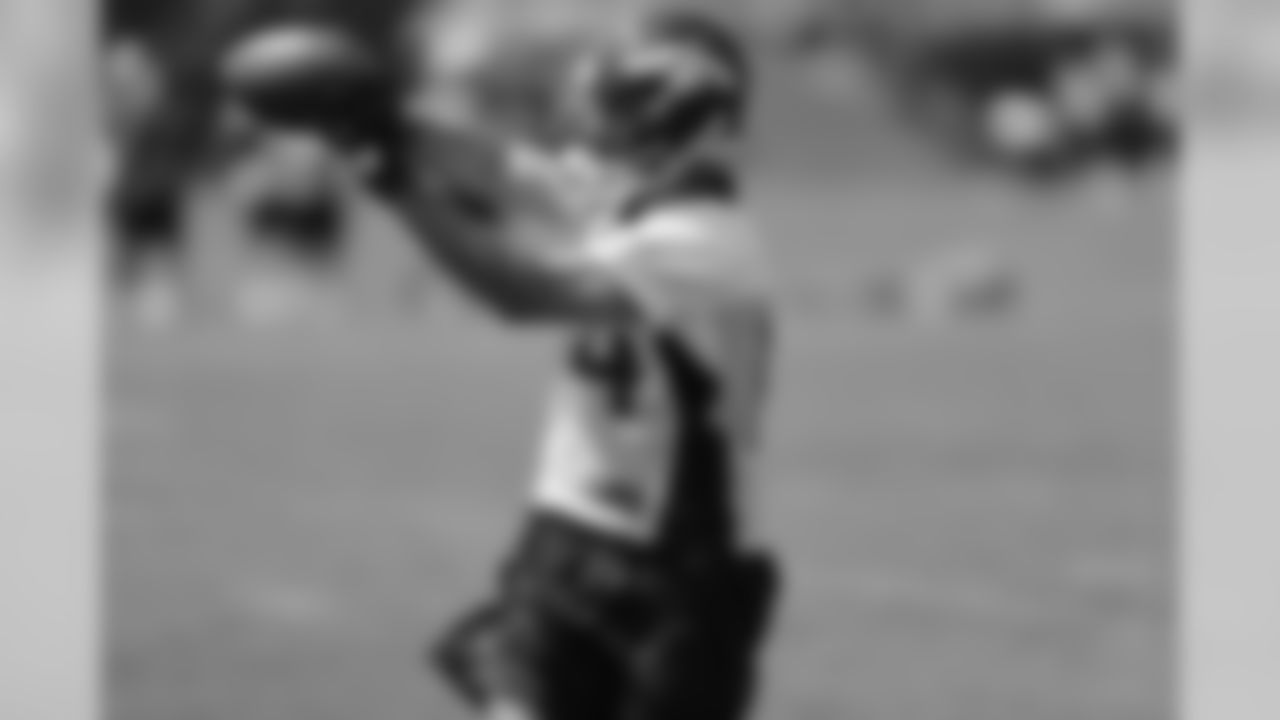 WR Brandon Stokley makes a catch.