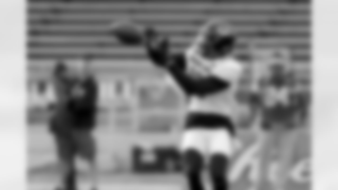Missouri WR J'Mon Moore of the South team was one of the stars of one-on-one work throughout the week. During Wednesday's practice, he sprinted past cornerbacks for a pair of deep touchdown receptions. His explosiveness and ability to stretch the field could make him a Day 2 pick. He capped his practice week with a 30-yard reception on a post route during a two-minute drill period Thursday.