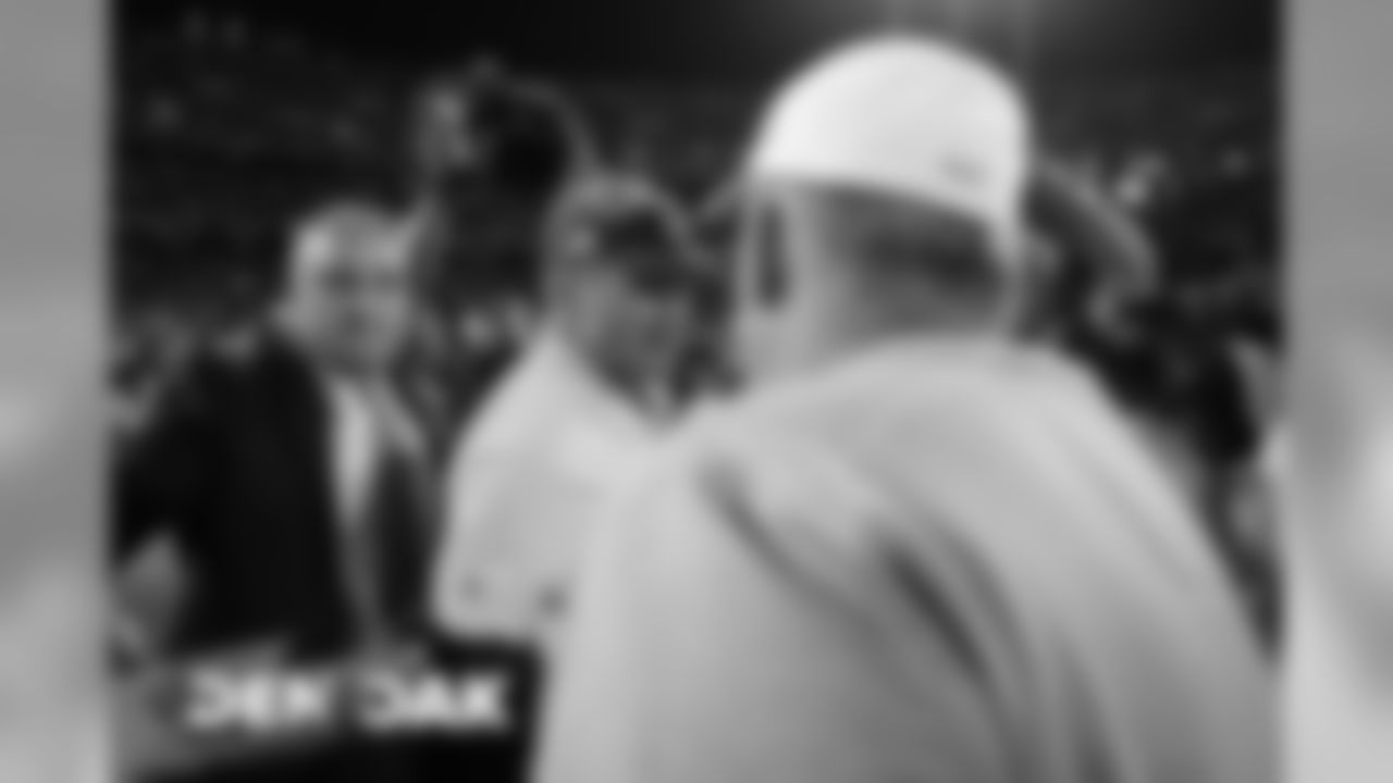 Head Coach Vic Fangio and Raiders head coach Jon Gruden during the NFL game against the Oakland Raiders at Oakland-Alameda County Coliseum in Oakland, California, September 09, 2019.
Gabriel Christus