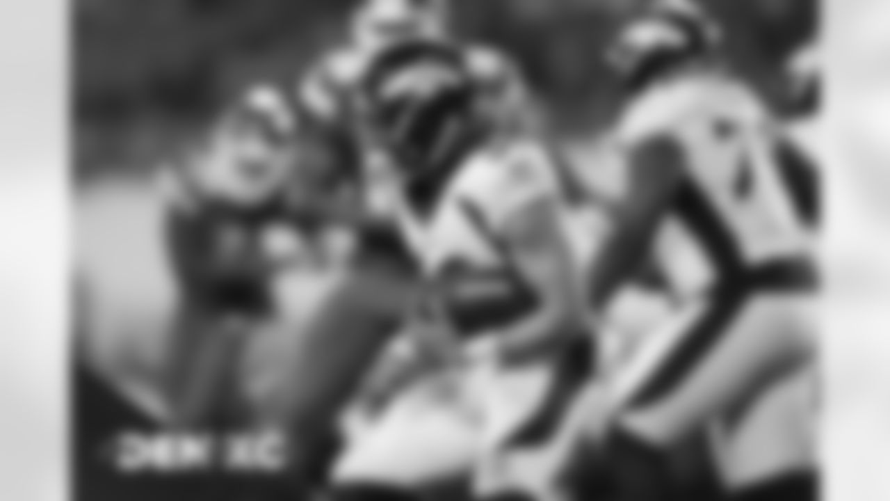 Game action during the second half of the Broncos' Week 13 game against the Kansas City Chiefs at Arrowhead Stadium in Kansas City, Missouri. (Photo by Gabriel Christus)