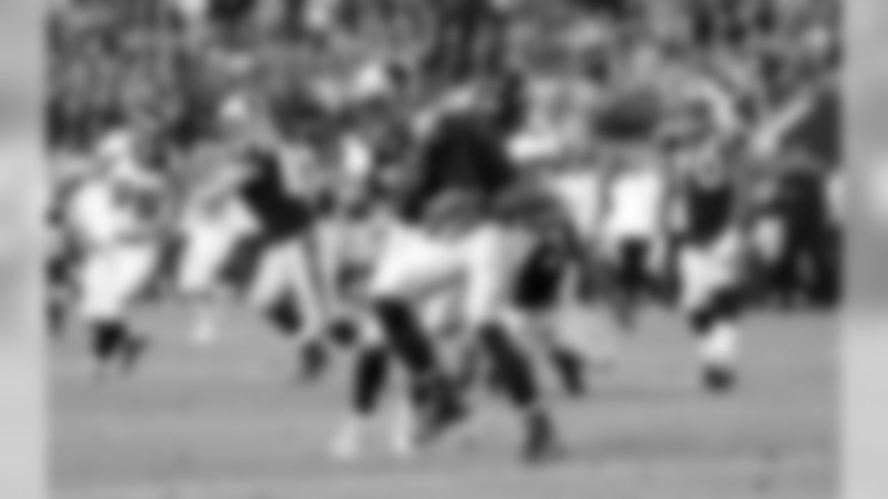 Outside linebacker DeMarcus Ware (94)