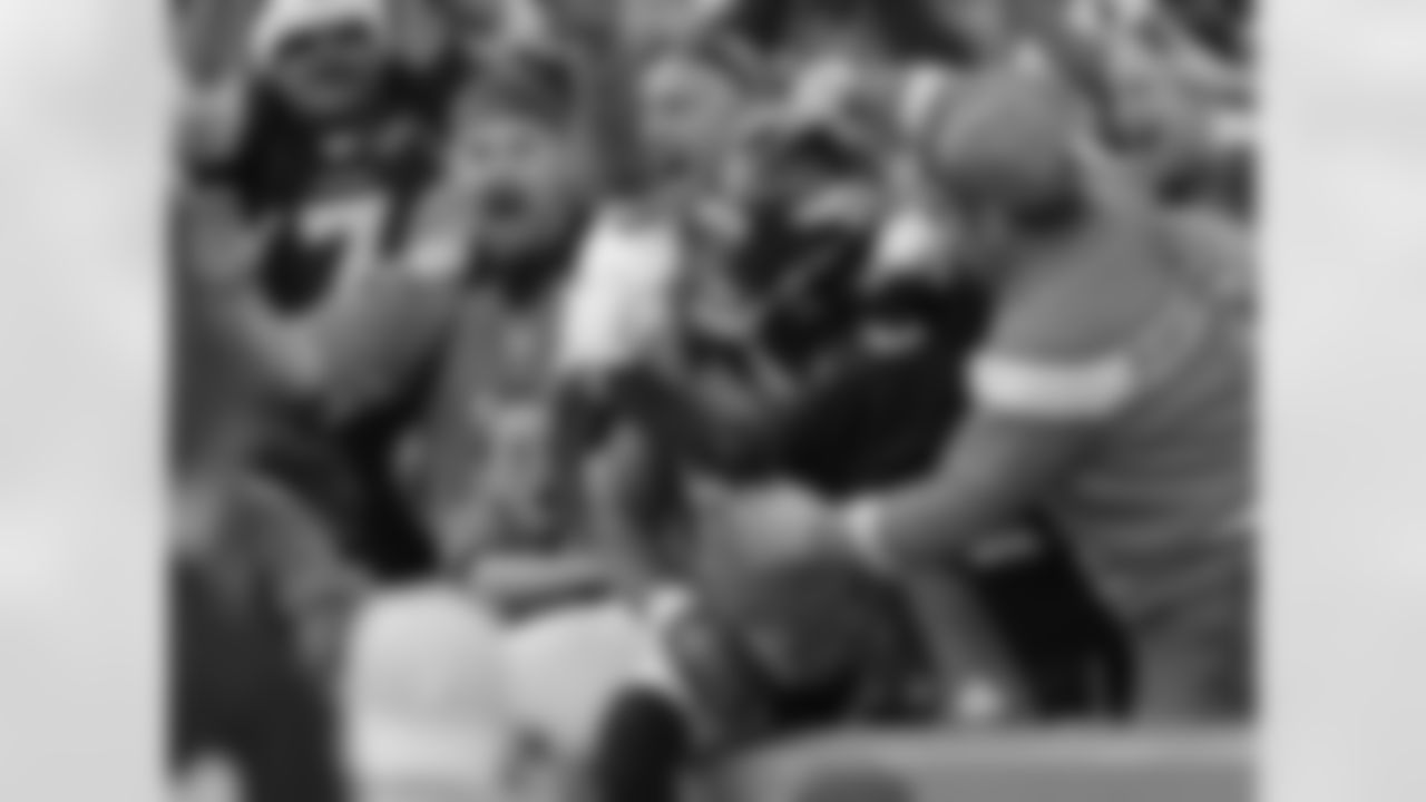 Manning connected with Thomas despite double coverage for a 10-yard score vs. Tampa Bay.
