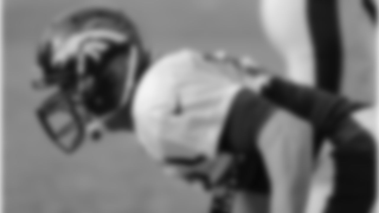 LB Keith Brooking gets ready to attack the pad.