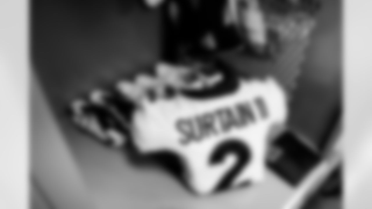 Pat Surtain II's jersey in the locker room before the Broncos' Week 7 game against the Cleveland Browns at FirstEnergy Stadium in Cleveland, Ohio on October 21, 2021. (Photo by Joe Abdellah)