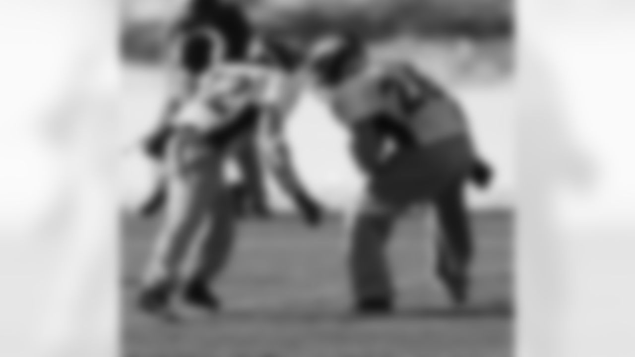 CB Tony Carter gets ready to wrap up S Rahim Moore.