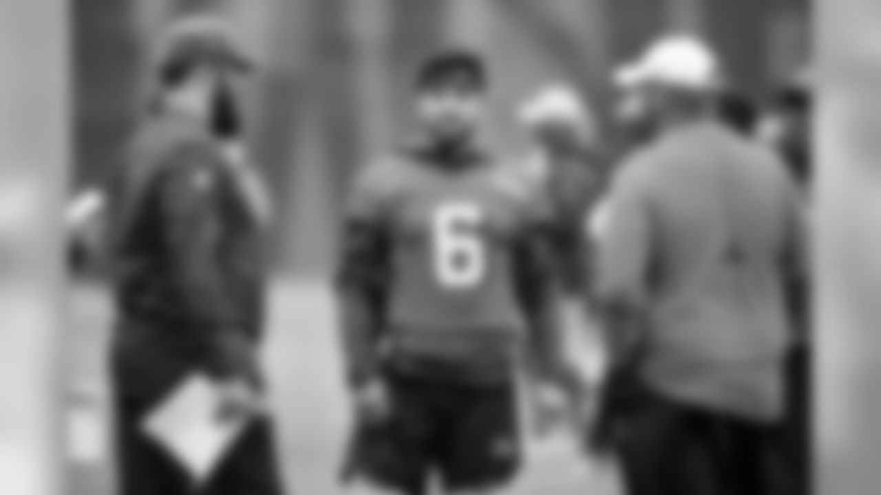 Quarterback Baker Mayfield (6), Ryan Lindley and Head Coach Freddie Kitchens during the eighth practice of OTAs on May 29, 2019.