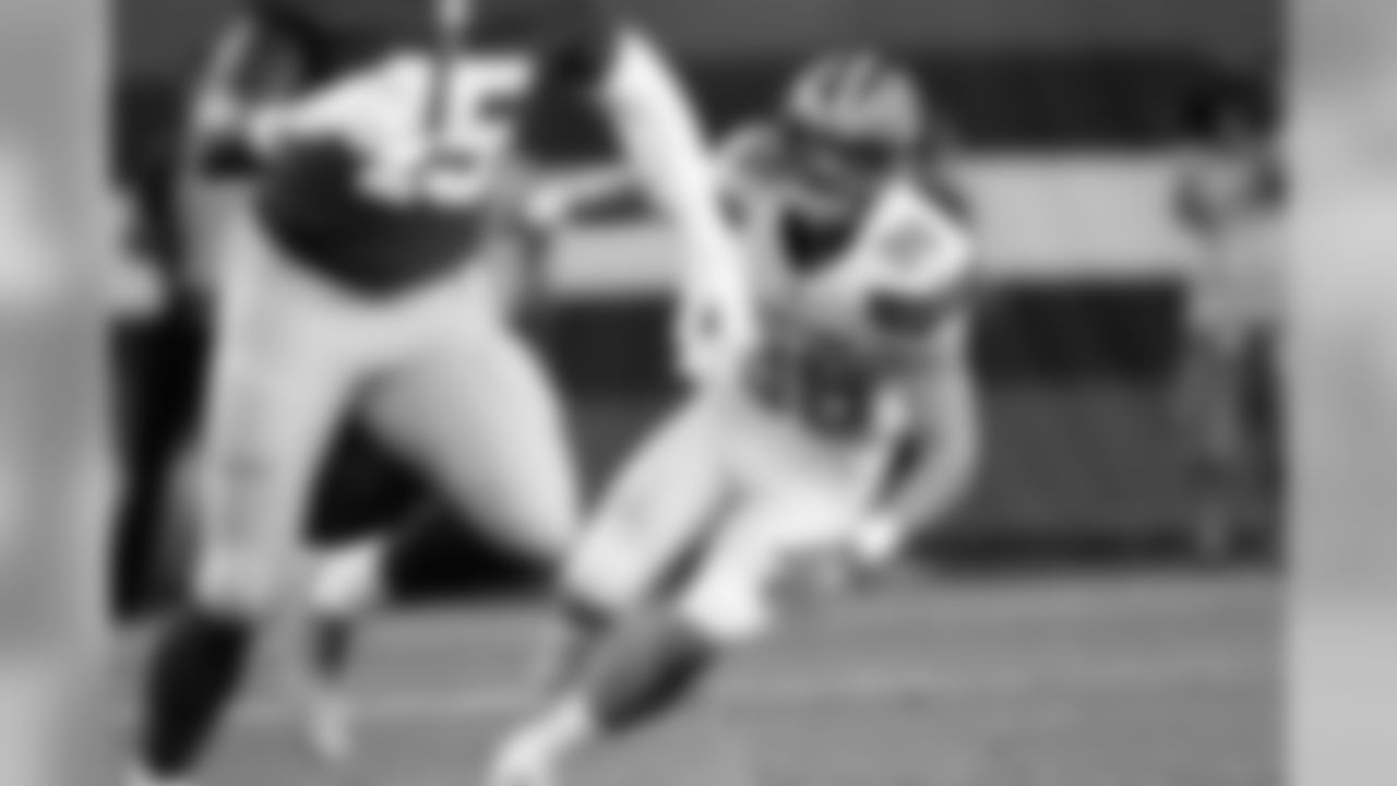 DB Justin Currie defends against the Giants' offense.