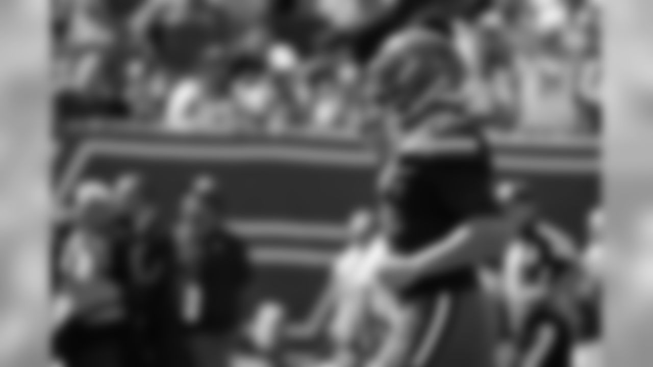 QB Johnny Manziel reacts after throwing a touchdown pass to Travis Benjamin