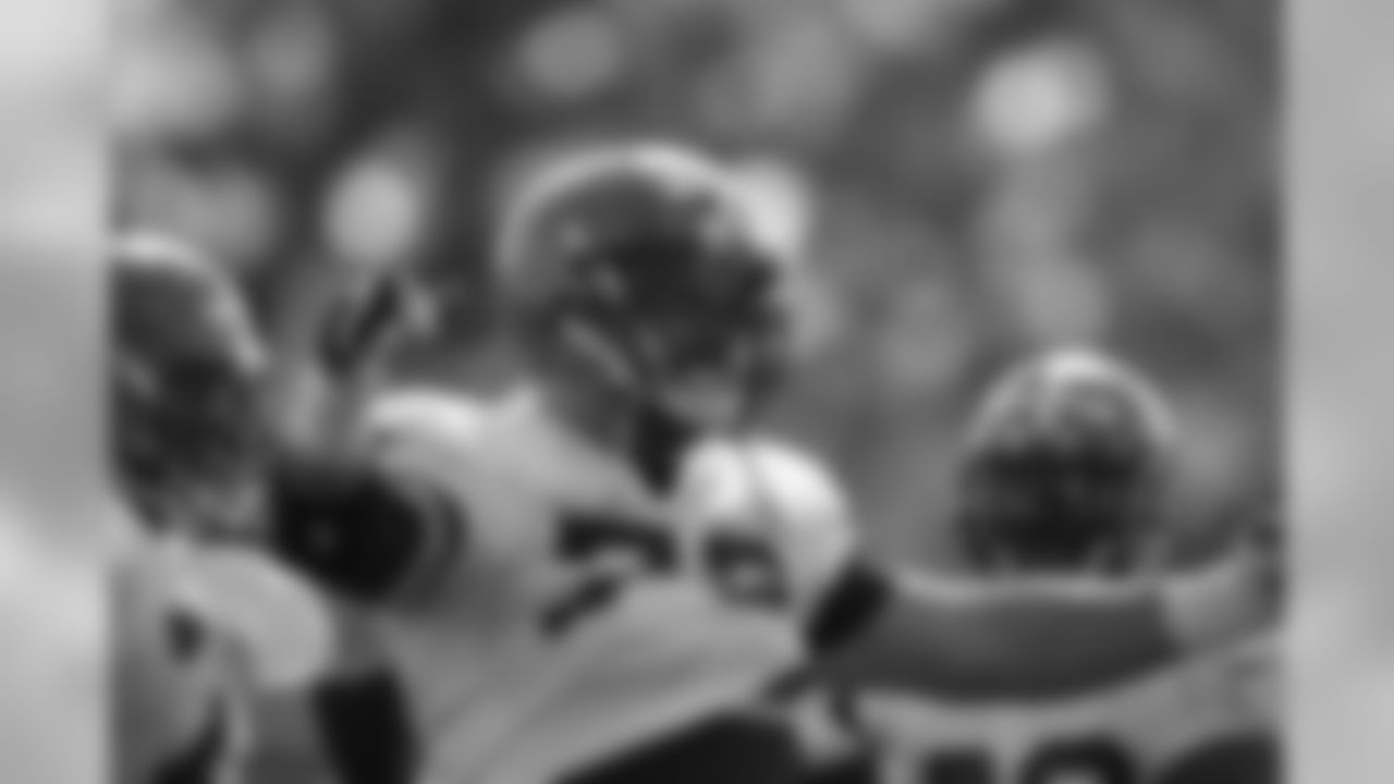 OL Joe Thomas