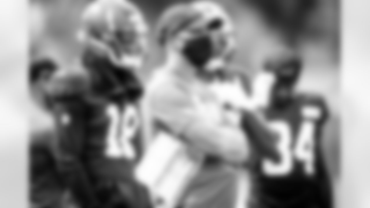 Wide Recievers Coach Chad O'Shea during practice on August 27, 2020