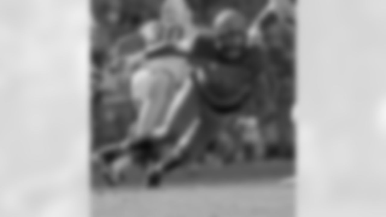 DL Derek Barnett (Tennessee)
