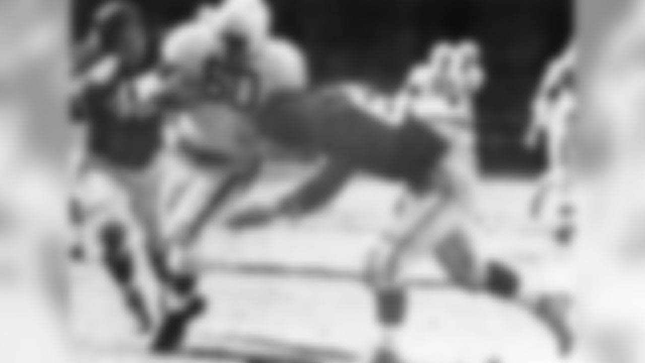 1947 – The Browns introduce what is now viewed as the "classic" Browns uniform.